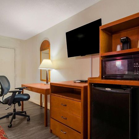 Econo Lodge Goldsboro Hwy 70 Екстериор снимка