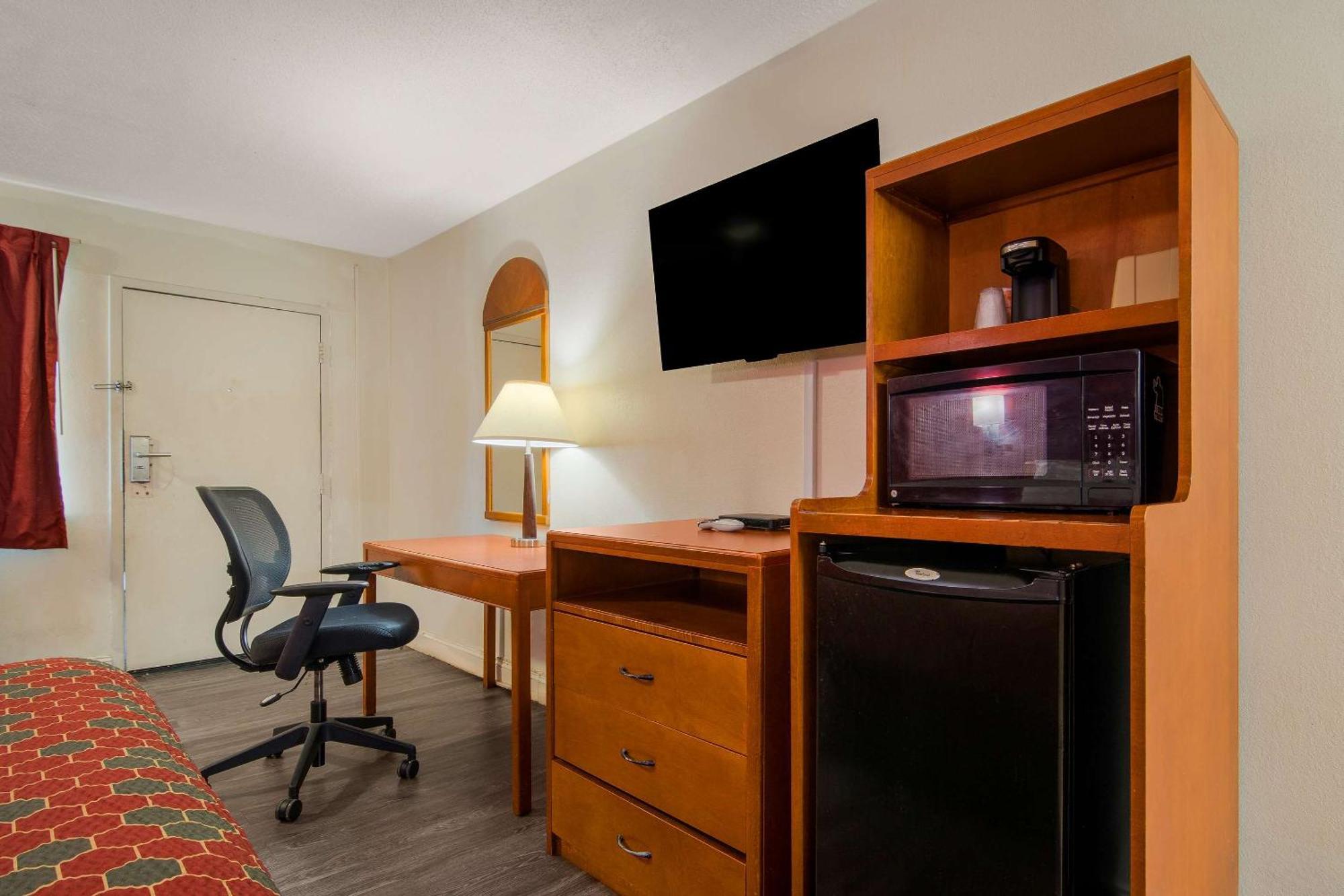 Econo Lodge Goldsboro Hwy 70 Екстериор снимка