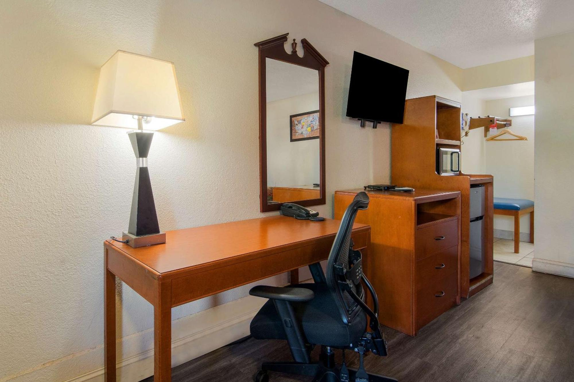 Econo Lodge Goldsboro Hwy 70 Екстериор снимка