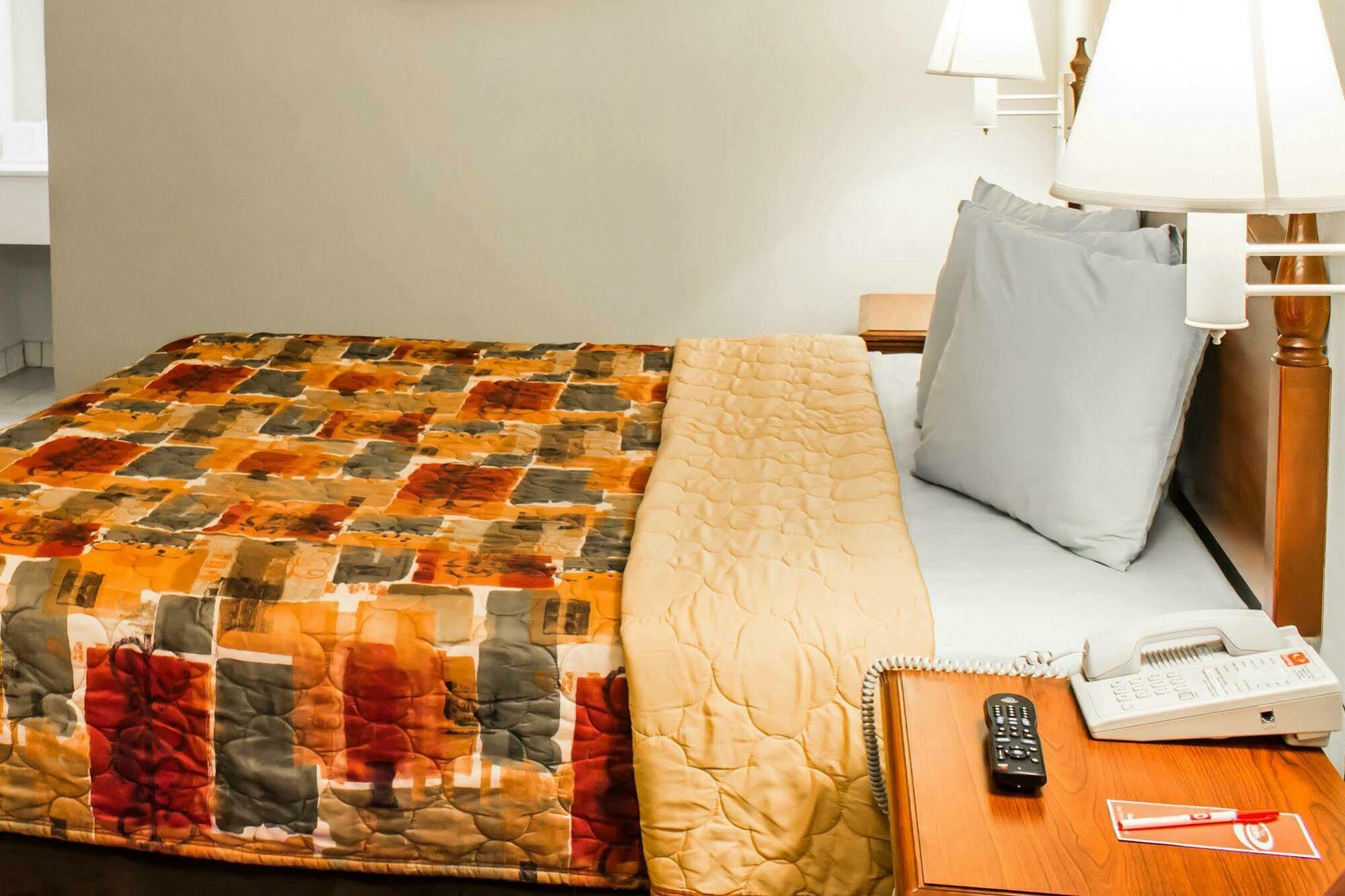 Econo Lodge Goldsboro Hwy 70 Екстериор снимка